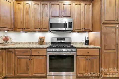 Kitchen - 72 Tludatsi Ct, Brevard, NC 28712 photo 3 of 3