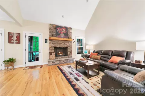 Living - 72 Tludatsi Ct, Brevard, NC 28712 photo 1 of 2