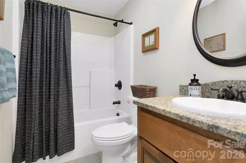 Bath - 72 Tludatsi Ct, Brevard, NC 28712 photo 2 of 4