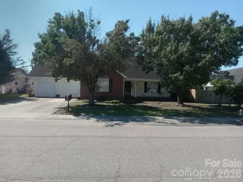5529 Walking Trl, Hope Mills, NC 28348