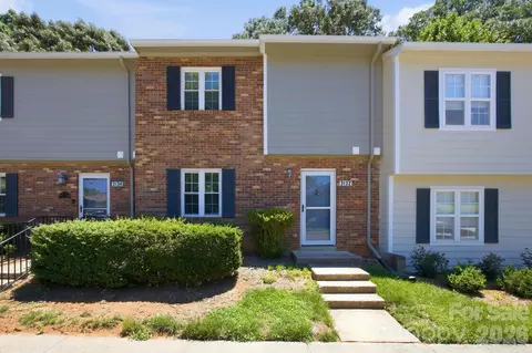 3132 Heathstead Pl, Charlotte, NC 28210