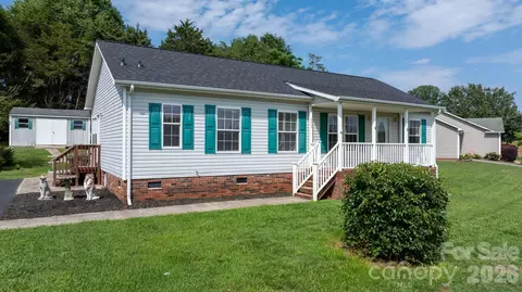 952 Eastern Ridge Dr, Newton, NC 28658