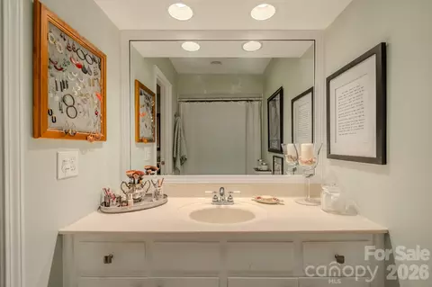 Bath - 77 Chestnut 106 St #106, Tryon, NC 28782 photo 1 of 3