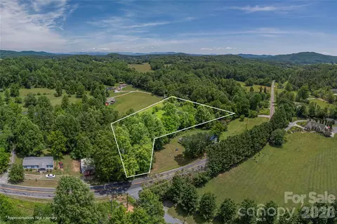 999 Pressley Ln, Horse Shoe, NC 28742