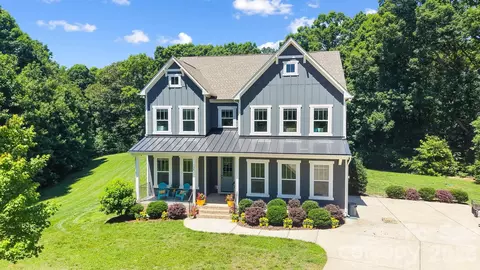 124 Lorenzo Ln, Mooresville, NC 28115