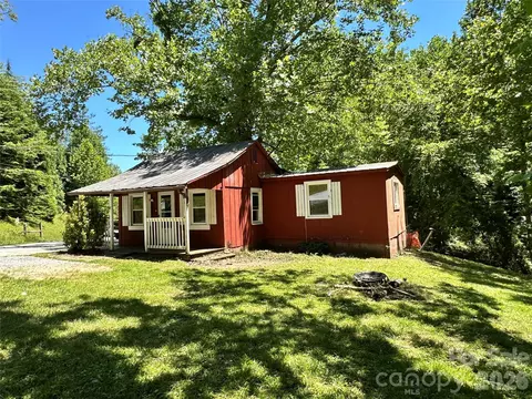 36 Range Rd, Etowah, NC 28729
