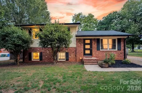 827 Brookwood Dr, Mooresville, NC 28115