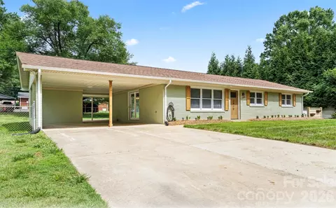 2910 Floral Dr, Albemarle, NC 28001