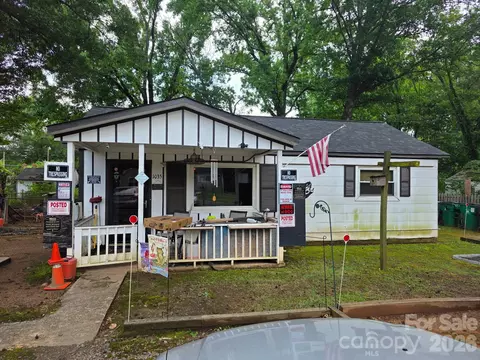 1035 Nations Dr, Charlotte, NC 28217