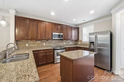 Kitchen - 717 E 8th St, Charlotte, NC 28202 photo 3 of 5