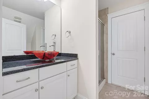 Bath - 717 E 8th St, Charlotte, NC 28202 photo 4 of 5