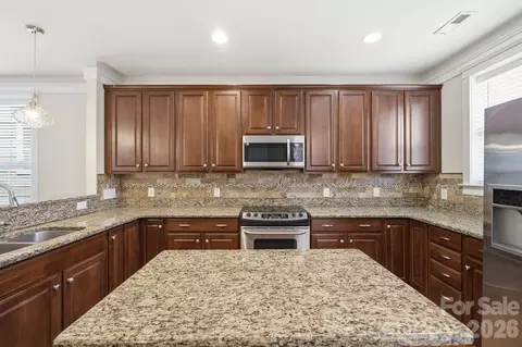 Kitchen - 717 E 8th St, Charlotte, NC 28202 photo 4 of 5