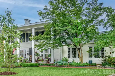 832 4th W Ave W, Hendersonville, NC 28739