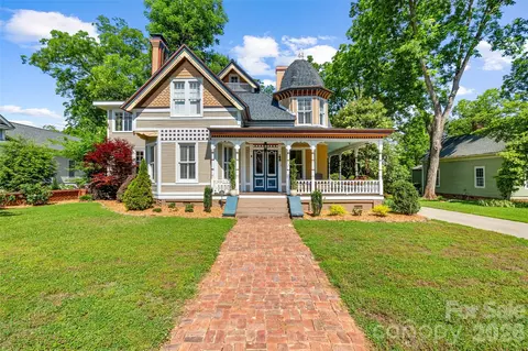 8 College St, York, SC 29745