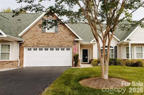 47 Victoria Park Dr, Hendersonville, NC 28792