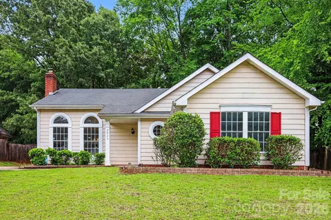 7925 Turquoise Dr, Charlotte, NC 28215