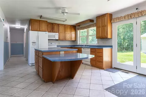Kitchen - 2800 Coxe Rd, Tryon, NC 28782 photo 1 of 3