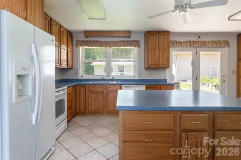 Kitchen - 2800 Coxe Rd, Tryon, NC 28782 photo 2 of 3