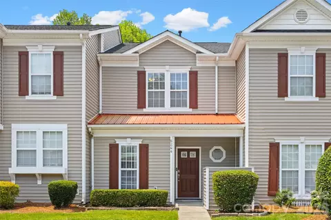 8244 Carob Tree Ln, Charlotte, NC 28215