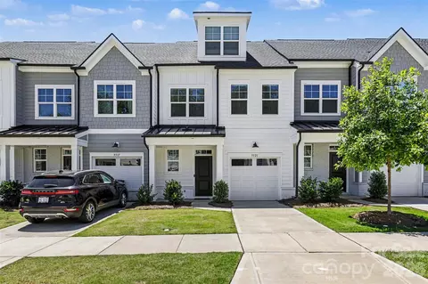 9521 Munsing Dr, Charlotte, NC 28269