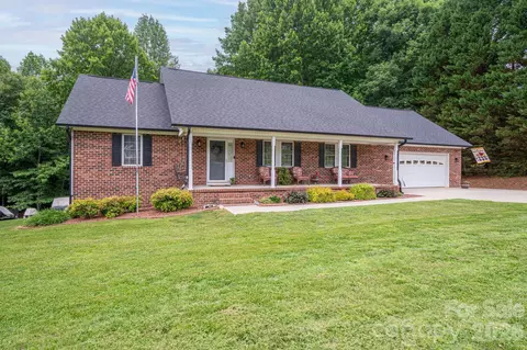 2479 Old Pond Dr, Lincolnton, NC 28092