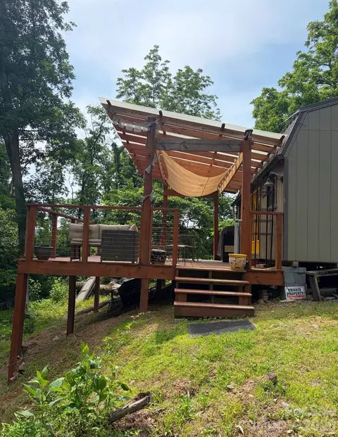 555 Logans Ridge Dr, Marshall, NC 28753
