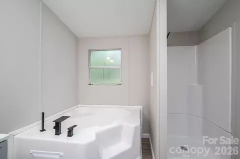 Bath - 3462 Eaker Rd, Cherryville, NC 28021 photo 1 of 2