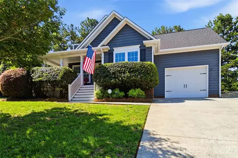 717 Peregrine Ct, Gastonia, NC 28056