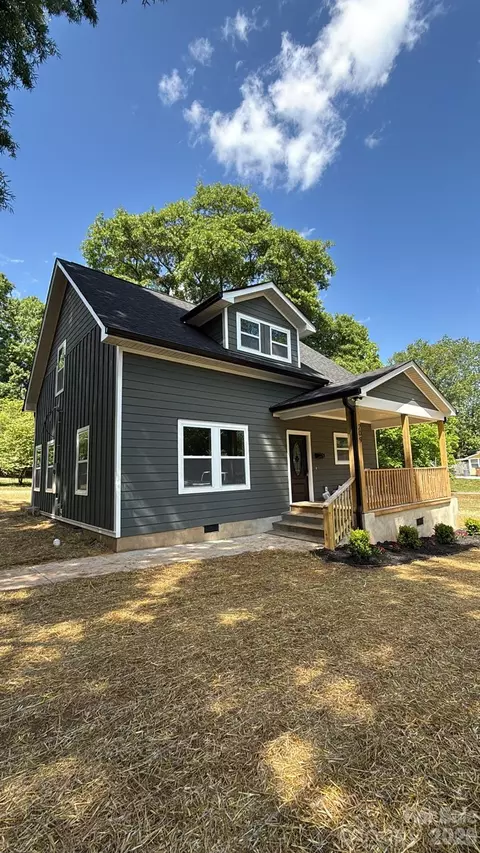 209 E Dixon St, Lincolnton, NC 28092