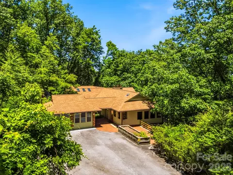 1430 Valmont Dr, Hendersonville, NC 28791