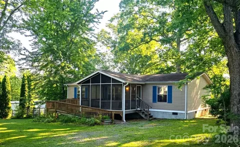 403 Doliver Dr, Horse Shoe, NC 28742