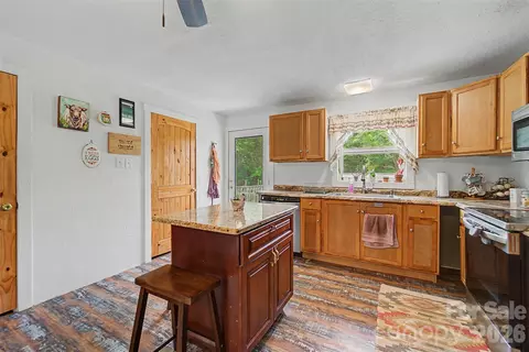Kitchen - 3325 Pack Mountain Rd, Murphy, NC 28906 photo 2 of 3
