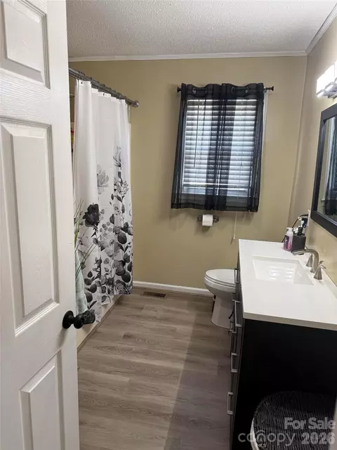 Bath - 102 Phillips Rd, Spruce Pine, NC 28777 photo 1 of 2