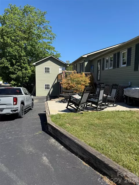 Exterior - 102 Phillips Rd, Spruce Pine, NC 28777 photo 3 of 6