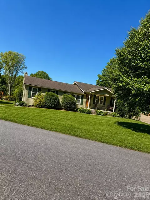102 Phillips Rd, Spruce Pine, NC 28777
