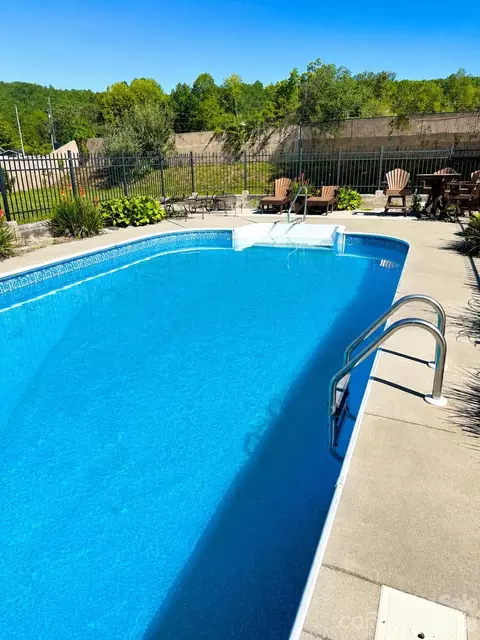 Exterior - 102 Phillips Rd, Spruce Pine, NC 28777 photo 2 of 6