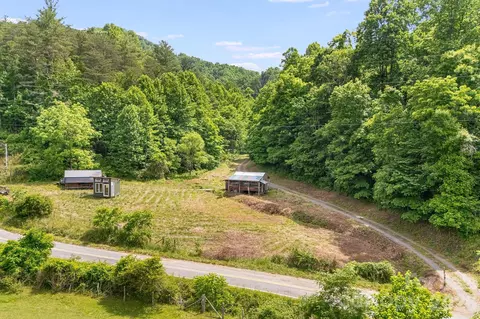 224 Allen Dr, Marshall, NC 28753 photo 3