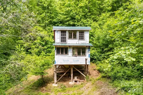 224 Allen Dr, Marshall, NC 28753 photo 4