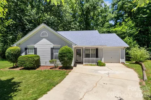 1303 Long Grass Ct, Charlotte, NC 28216