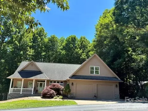 3121 Cove Loop Rd, Hendersonville, NC 28739