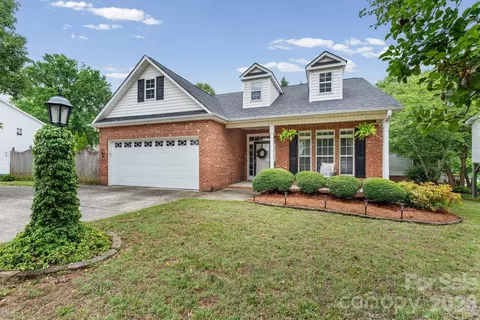 1900 Austin Place Ln, Winston Salem, NC 27127