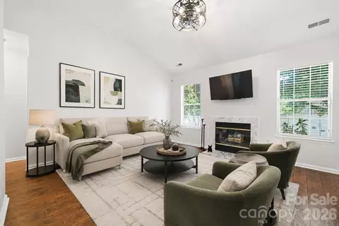 5701 Ebley Ln, Charlotte, NC 28227