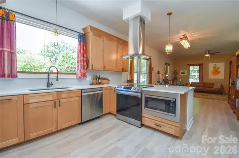 345 W Lowrance Ave, Mooresville, NC 28115