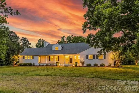 2705 Robinson Rd, Newton, NC 28658