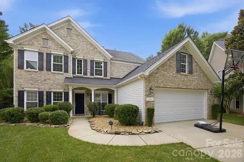 16106 Cloverleaf Ct, Charlotte, NC 28277