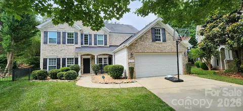 16106 Cloverleaf Ct, Charlotte, NC 28277