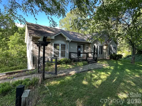 126 Ridgeline Rd, Clyde, NC 28721