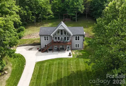 300 Green Meadow Ln, Mars Hill, NC 28754