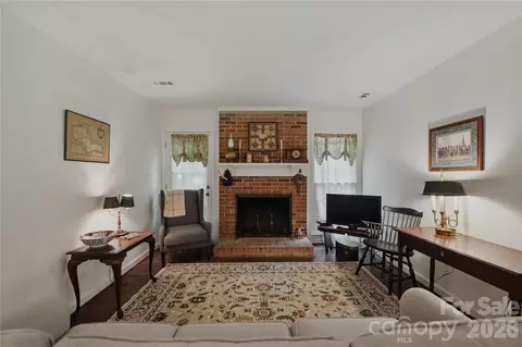 7626 Winterset Dr, Charlotte, NC 28270