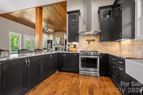 Kitchen - 398 Mapleton Ln, Columbus, NC 28722 photo 3 of 4